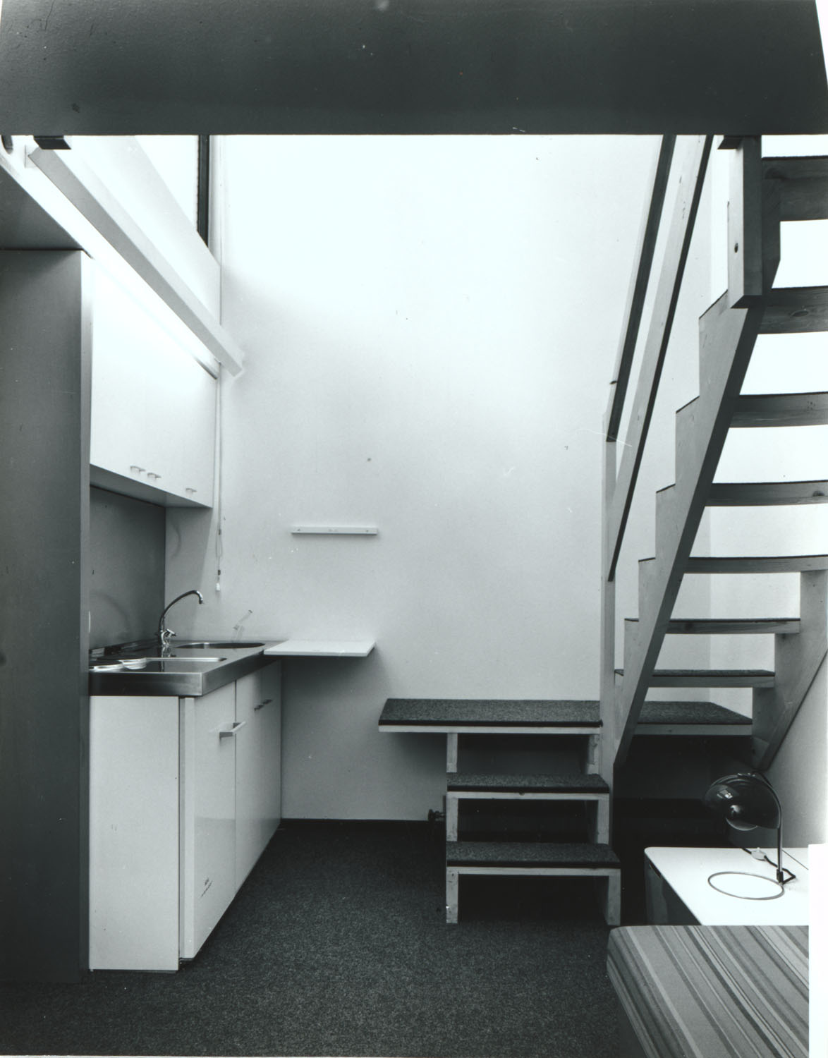 Schwarz-Weiß-Fotografie von einer Küche