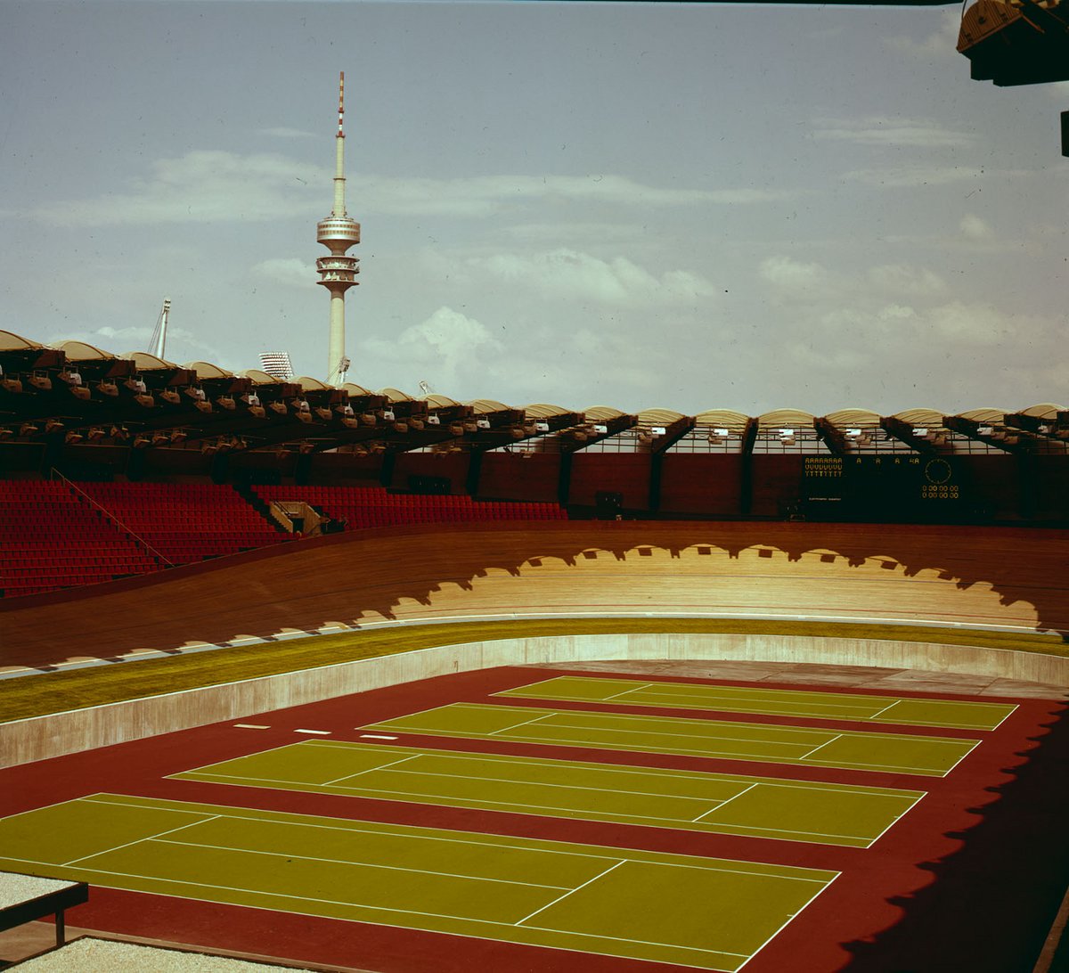 Fotografie eines Stadions aus der Innenansicht